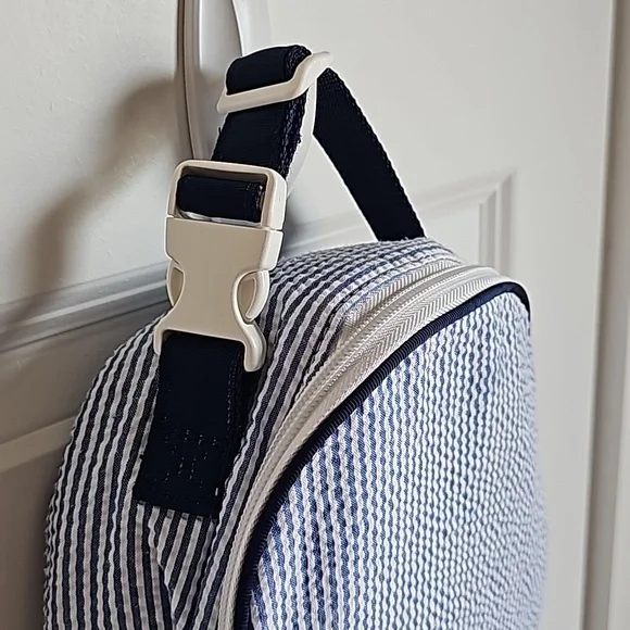 Seersucker Lunchbox in Blue and White - Picture 2 of 7